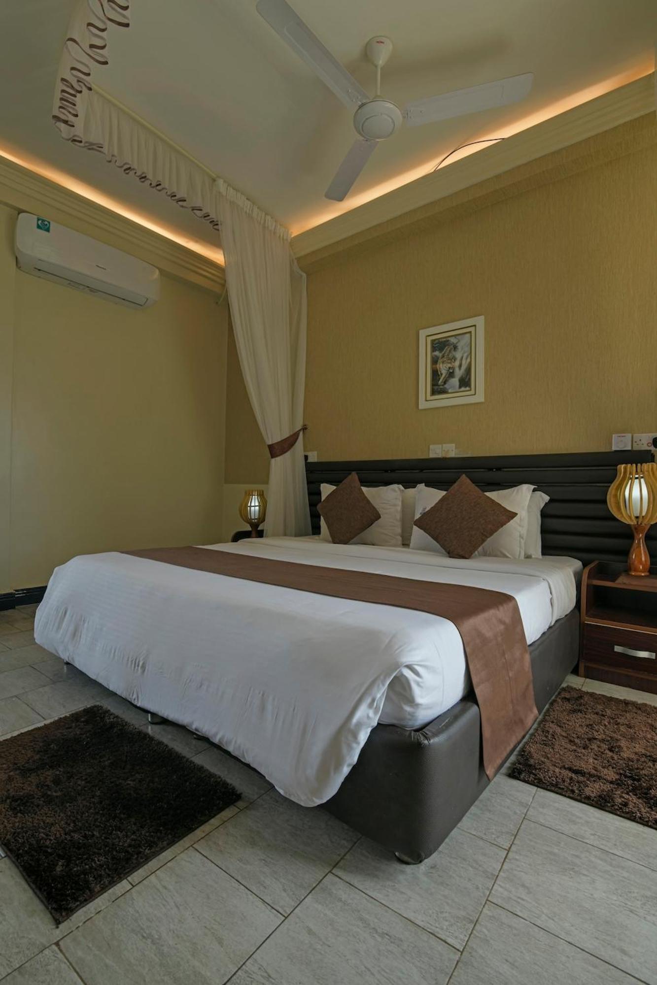 Hoima Buffalo Hotel Exterior foto